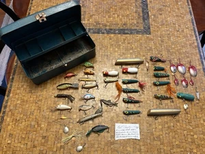 Vintage ~ voll mit handgefertigten & alten Ködern (39) Western Auto Metall Tackle Box - Bild 1 von 17