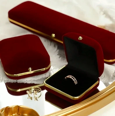 High Quality Jewellery Box Necklace Earrings Ring Set Small  Velvet Gift Box UK - Image 1 of 4