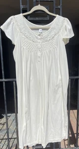 90’s Miss Elaine Night Gown Pintuck Floral Embroidery Accents Cream Large - Picture 1 of 5