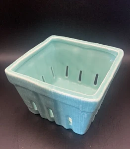 Creative Co-Op Light Green Stoneware Berry Bowl Basket Square Mint Condition - Picture 1 of 5