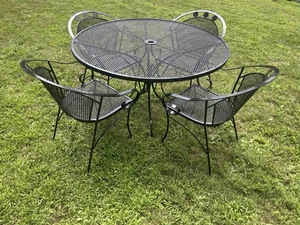 Beautiful Woodard Wrought Iron Patio Set Table And 4 Chairs  - Picture 1 of 6