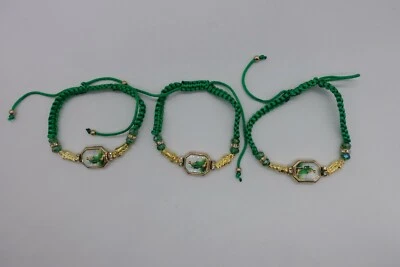 Pulseira x3 medalha St Jude cordão verde macramê nylon banhado a ouro - Imagem 1 de 4