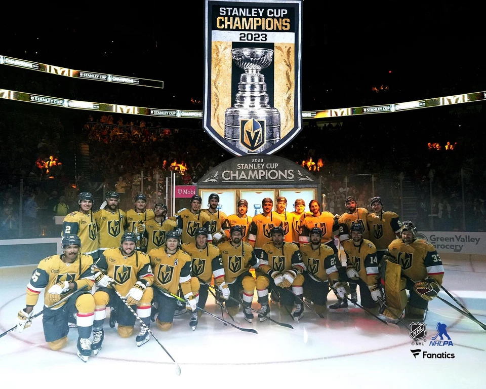 Foto sin firmar de los Caballeros Dorados de Las Vegas Foto 1 de 1