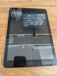 Apple iPad 5th Gen Silver 9.7" 32GB Unlocked 4G - Picture 1 of 5