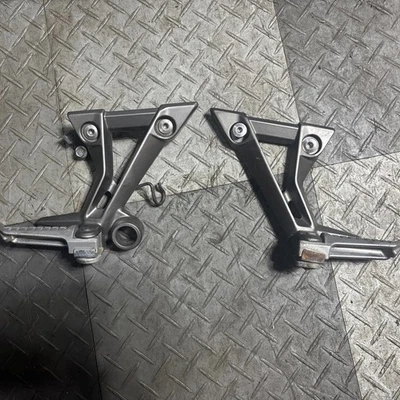 Clavijas de pasajero Kawasaki 300 Ninja Foto 1 de 4