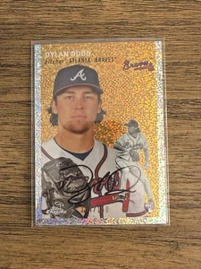 2023 Topps cromo platino aniversario Dylan Dodd #214 refractor de motas/150 radiocontrol - Imagen 1 de 2
