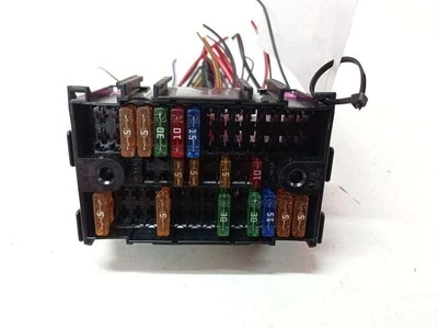 Cassetta fusibili VW TRANSPORTER V T5 Furgon KHM01OK 1.9 Diesel 2007 30825170 - Immagine 1 di 3