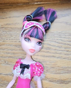 Monster High Draculaura Dread Tired Doll Mattel #82 eye mask in PJs - Picture 1 of 3