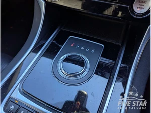 Jaguar XE Gear Selector 2.0 D Diesel 120kW (163 HP) X760 R-SPORT 2017 Saloon - Picture 1 of 4