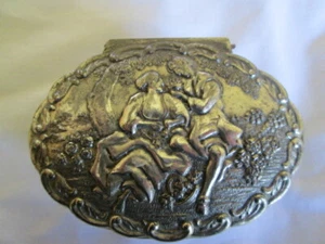 Caja de baratijas de metal para pareja de cortejo con diseño adornado con revestimiento de fieltro rojo vintage - Imagen 1 de 8
