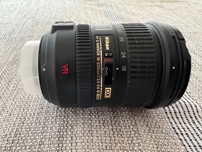 Lente Nikon Nikkor AF-S DX VR Zoom-Nikkor 18-200 mm f/3,5-5,6 g Foto 1 de 4