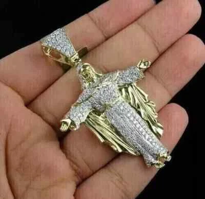 Colgante redondo creado en laboratorio de 2 quilates con dije de Jesús de corte redondo enchapado en oro amarillo de 14 k para hombre Foto 1 de 4