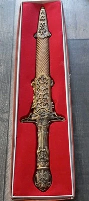 Latón Azul 14” Usado en Excelente Condición Medieval Espada Fantasía Caballero Gótico Corona Dragón Foto 1 de 4