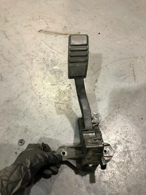 2012 ford mustang 3.7 L ACCELERATOR GAS PEDAL OEM - Image 1 of 4