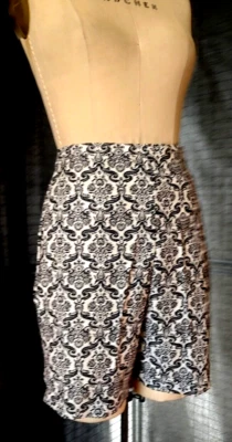 PANTALONES CORTOS MUJER De Colección Años 60, Estampado Medallón Blanco y Negro, COMO NUEVOS, Nunca Usados Foto 1 de 4