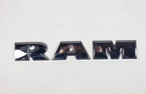 Dodge "RAM" 2009-2018 3 letras emblema puerta cromo 1500 2500 3500 HD fabricante original usado - Imagen 1 de 7