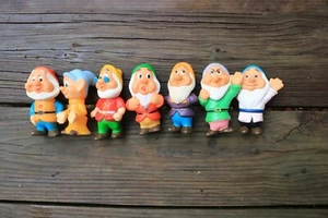 Walt Disney Schneewittchen sieben Zwerge Bad Quietschen Spielzeug Spielzeug Gummi Kunststoff 5 Zoll - Bild 1 von 7