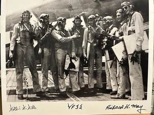 SIGNIERTES 8x10 Gruppenfoto, signiert von 2 Assen des Marinegeschwaders VF-32 - Bild 1 von 1