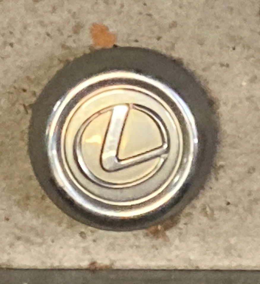 01-05 LEXUS GS300 GS430 WHEEL CENTER CAP COVER  - Image 1 of 1