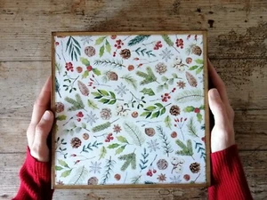 Caja de té de madera personalizada con 9 compartimentos. Decoración de hojas y ramas. - Imagen 1 de 11