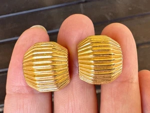 Vintage Napier Clip-On Earrings Gold Ridged Screw Back VGUC Gold Tone Lightweigh - Picture 1 of 11