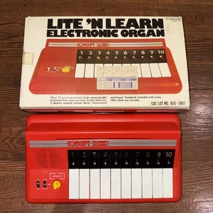 Pianoforte tastiera giocattolo vintage Lite 'n Learn Electronic Organ Concept 2000 modello 554 rosso - Foto 1 di 8