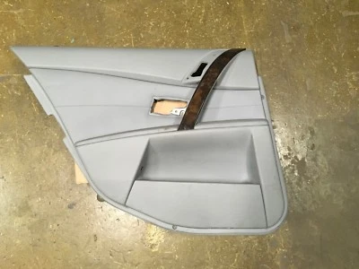 BMW 525i 2004 trasero izquierdo lado del conductor interior forro puerta panel gris OEM+ Foto 1 de 4