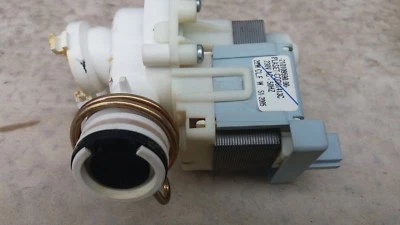 Pompe de vidange lave-vaisselle INDESIT-HOTPOINT. - Photo 1/2