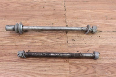 Suzuki GS650GL 1982 eje delantero y trasero Foto 1 de 4