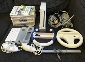 Wii Console Wii Sports / Mario Kart + 8 other Games / 2 Controllers / 2 Wheels - Imagen 1 de 5