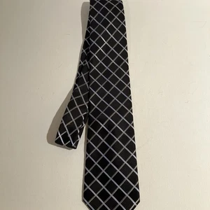 men's silk tie IZOD Black And Silver Geometric Tie. 58”x3.5” - Picture 1 of 4
