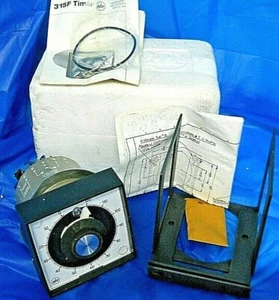 TEMPORIZADOR ELECTROMECÁNICO ATC, 315F 018 A 02 XK, 110V, 3W, 60HZ, RANGO 0-120 SEC - Imagen 1 de 5