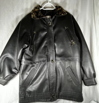 Abrigo de mujer Basic Editions imitación cuero negro con cuello de leopardo talla mediana” Foto 1 de 4