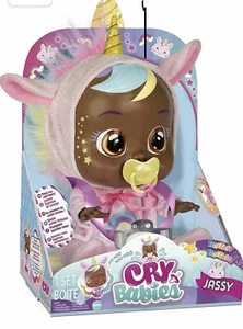 Cry Babies Jassy The Pegasus Baby Doll con Adorabile Pigiama Rosa Morbido Nuovo - Foto 1 di 6