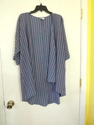 NOVO Cardigã LulaRoe Lindsay Kimono Tamanho P Pequeno Padrão Listrado Multicolorido - Imagem 1 de 2