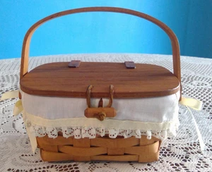 Adorable Longaberger handwoven basket 1992 w/ pale yellow ribbon on cotton liner - Picture 1 of 5