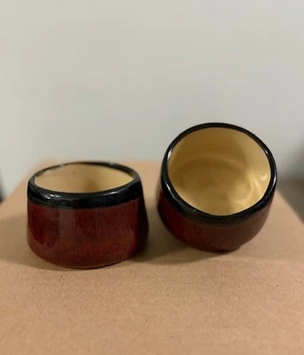 Pier 1 Colección Shanghai - Rojo con Borde Negro - Tazas de Té de Loza (Juego de 2) Foto 1 de 4