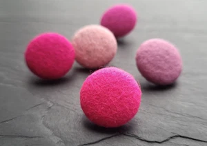 100% Wool Felt Pink Fabric Covered 14, 19, 23, 25 or 31mm Buttons in 80+ colours - Picture 1 of 13