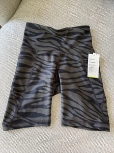 Old Navy Active Go-Dry Bike Shorts Womens Size XS High Rise Black Zebra NWT - Picture 1 of 3