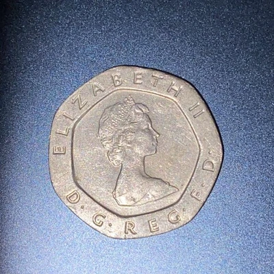 Rare 1982 England Queen Elizabeth II 20 Pence Circulated Coin Rotated Die ERROR - Image 1 of 4