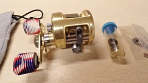 SHIMANO FISHING REEL W/ BAG - BANTAM CALCUTTA 50 - CLEAN & WORKS GOOD - Picture 1 of 8