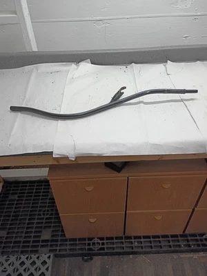 GMC Yukon XL 2000 5,3 L 4x4 4L60E transmisión nivel de aceite varilla tubo de llenado Foto 1 de 4