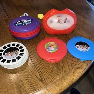 Peanuts Playhouse Red & Yellow View-Master 1998 Mattel With 29 Reels And Cases - Picture 1 of 10