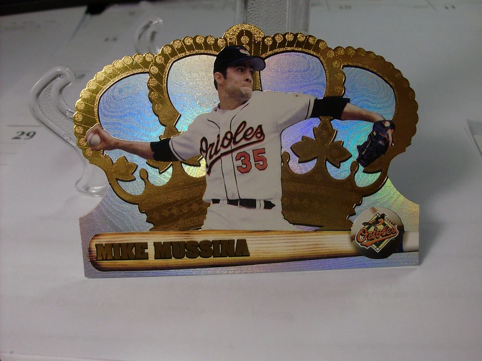 1998 Pacific Crown Royale #21 - Mike Mussina - Baltimore Orioles  98-176 - Image 1 of 2