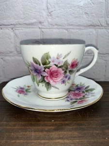 Taza de té y platillo vintage de la duquesa Estelle, púrpura, rosa floral - Inglaterra - Imagen 1 de 7