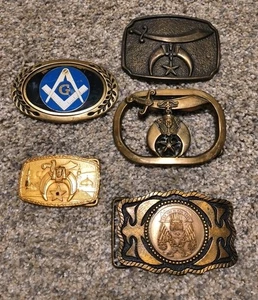 Lotto fibbie da cintura vintage - ottone lotto di 5. Santuario Massonico Rito Scozzese - Foto 1 di 11