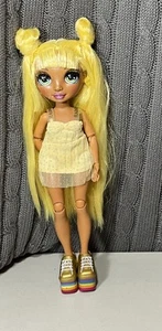 RAINBOW HIGH Series 1 Sunny Madison Doll in Original Yellow Dress W/ Shoes - Picture 1 of 3