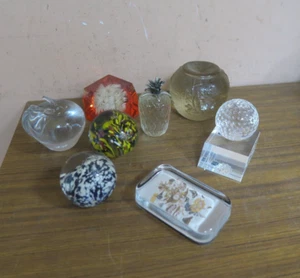 Lot of 8 vintage Art Glass Paperweight - Picture 1 of 12