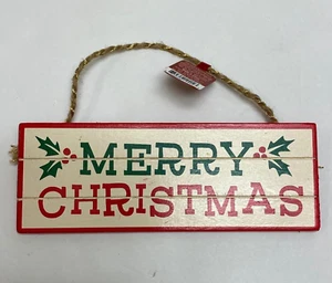 Letrero colgante adorno de madera Country Feliz Navidad 7" x 2,5" - hoja de bayas de acecho - Imagen 1 de 2