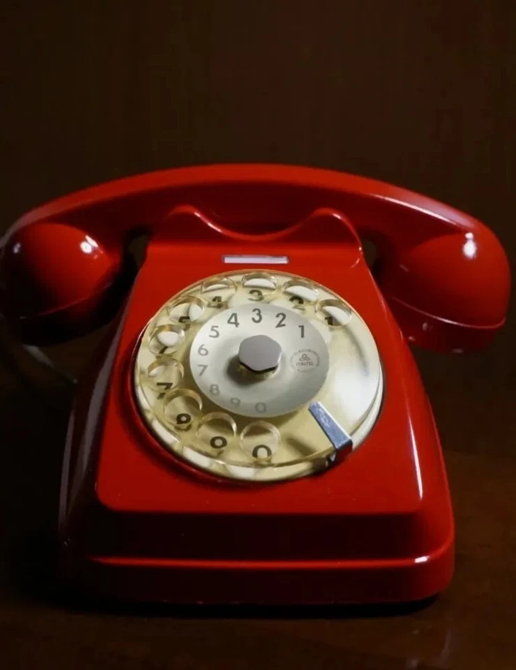 telefono fisso Sip a disco anni 70  80  vintage Rosso Ferrari  - Immagine 1 di 3